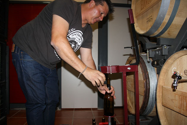 Filtrado y embotellado vinos blanco. tinto y rosado