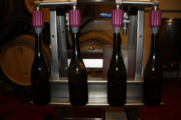 Filtrado y embotellado vinos blanco. tinto y rosado