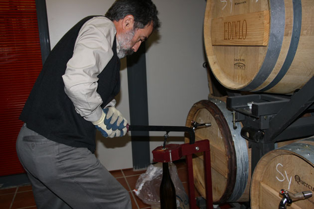 Filtrado y embotellado vinos blanco. tinto y rosado