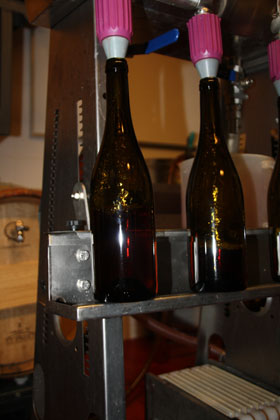 Filtrado y embotellado vinos blanco. tinto y rosado